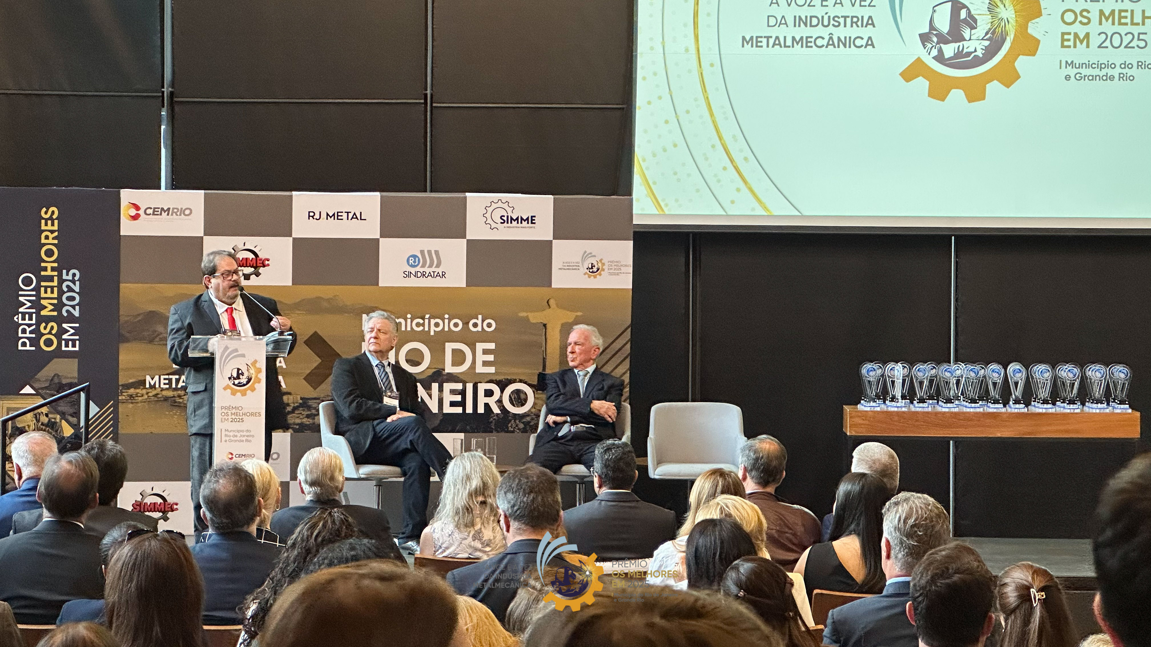 Presidente do SIMMEC, Dr. Orlando Marques discursando na abertura do evento